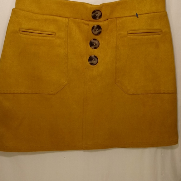BLASHE MINI SKIRT - Picture 2 of 6